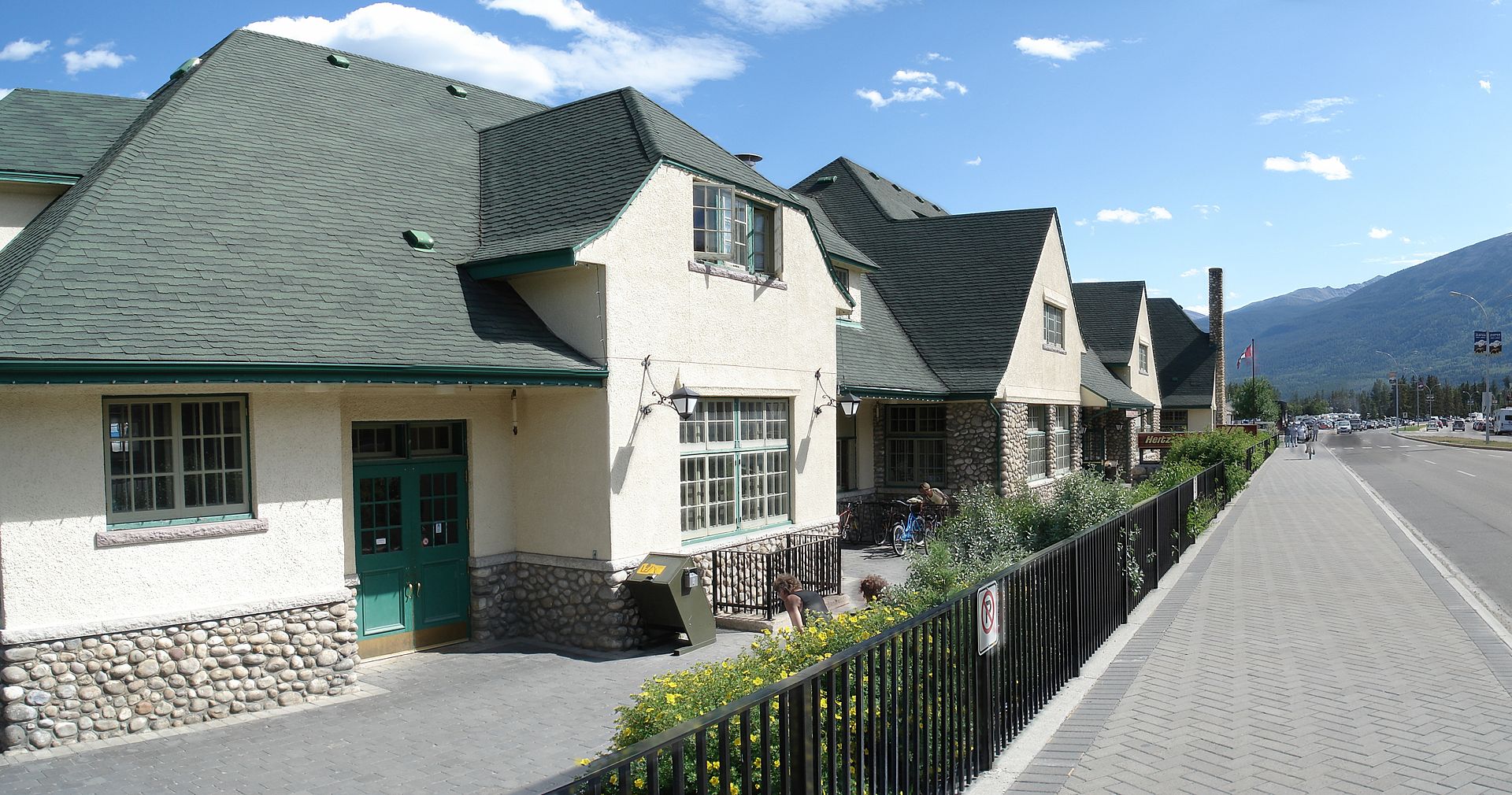 https://d3r8gwkgo0io6y.cloudfront.net/upload/JASPER RAILWAY STATION.jpg